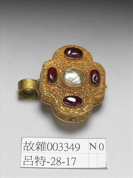 纍絲鑲紅料石帶板