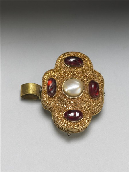 纍絲鑲紅料石帶板