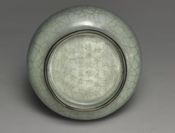 青瓷盤口弦紋壺