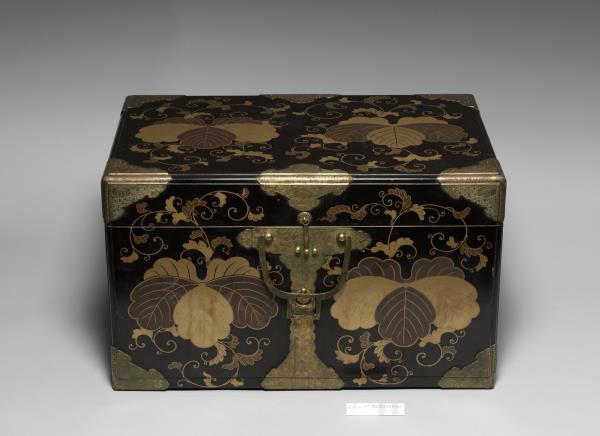 乾隆「采挹流霞」箱