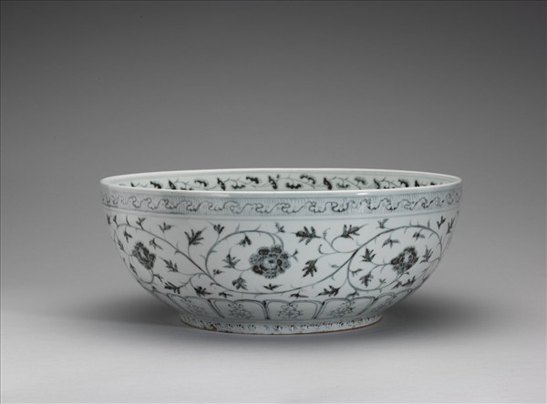 青花纏枝牡丹紋碗