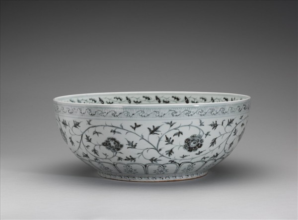 青花纏枝牡丹紋碗