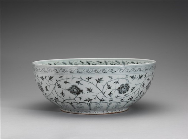 青花纏枝牡丹紋碗