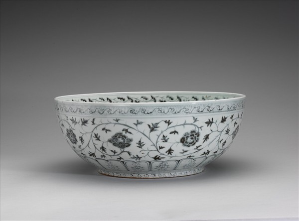 青花纏枝牡丹紋碗