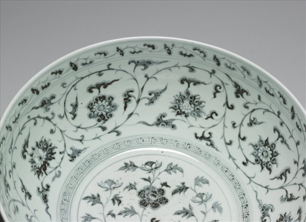 青花纏枝牡丹紋碗