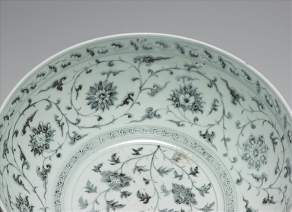 青花纏枝牡丹紋碗