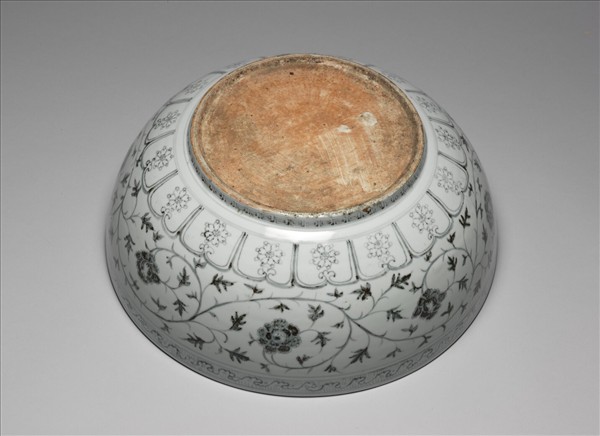 青花纏枝牡丹紋碗