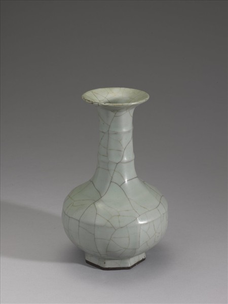 官窯 青瓷八方弦紋盤口瓶