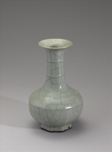 官窯 青瓷八方弦紋盤口瓶