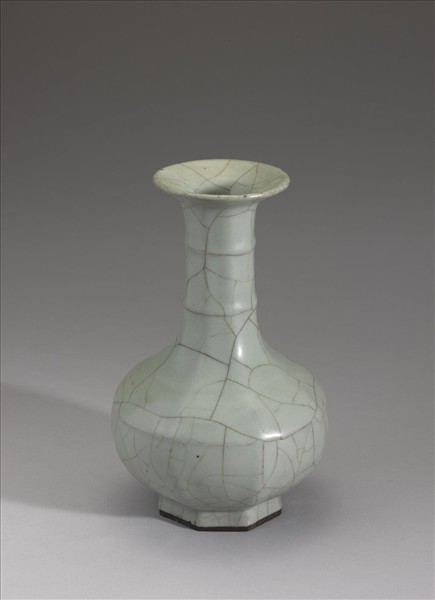 官窯 青瓷八方弦紋盤口瓶