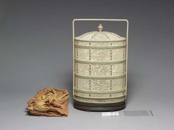 象牙雕四層透花提食盒