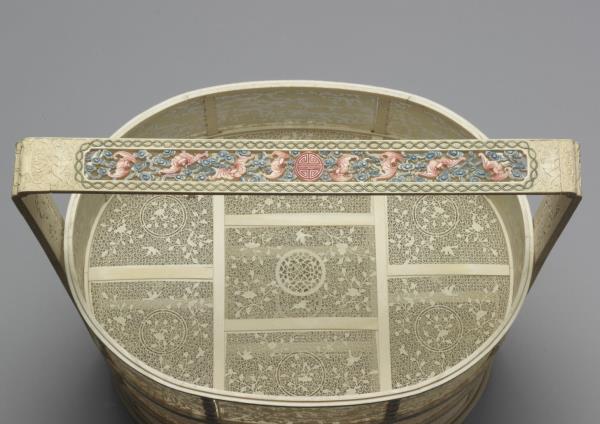 象牙雕四層透花提食盒