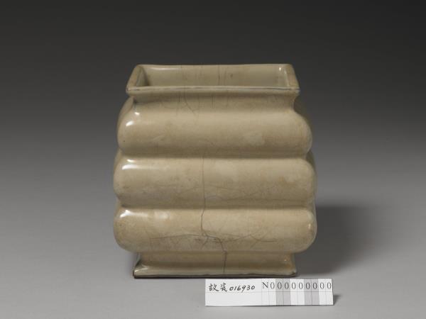 官窯 青瓷三登方壺