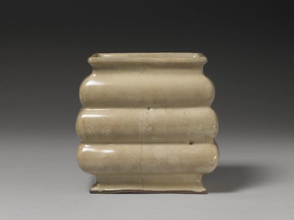 官窯 青瓷三登方壺