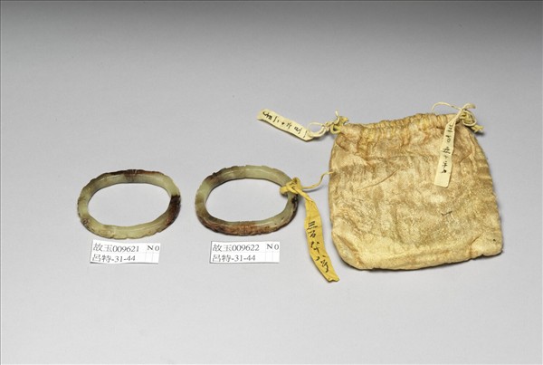 玉靈芝紋竹節式鐲