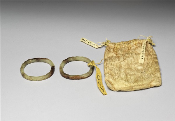 玉靈芝紋竹節式鐲