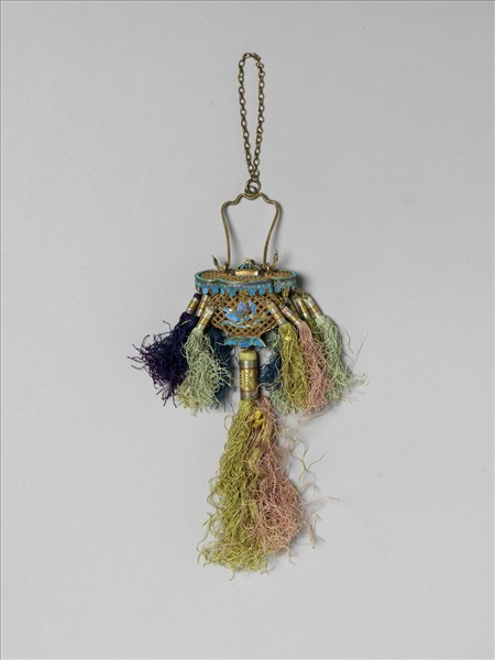 鍍金纍絲點翠花籃香囊