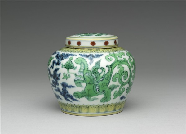 鬥彩龍紋蓋罐