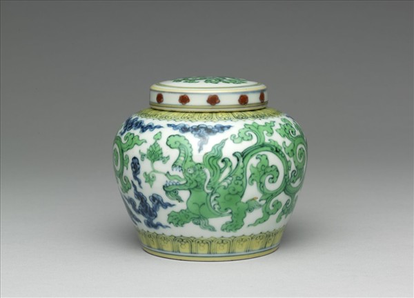 鬥彩龍紋蓋罐