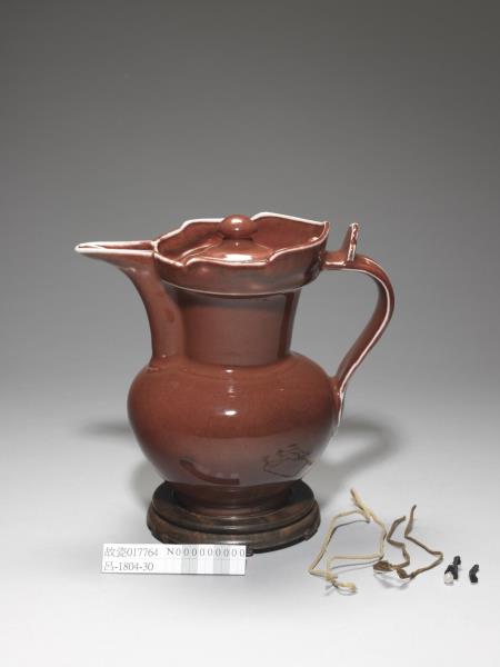 寶石紅釉僧帽壺