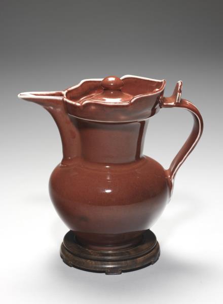 寶石紅釉僧帽壺