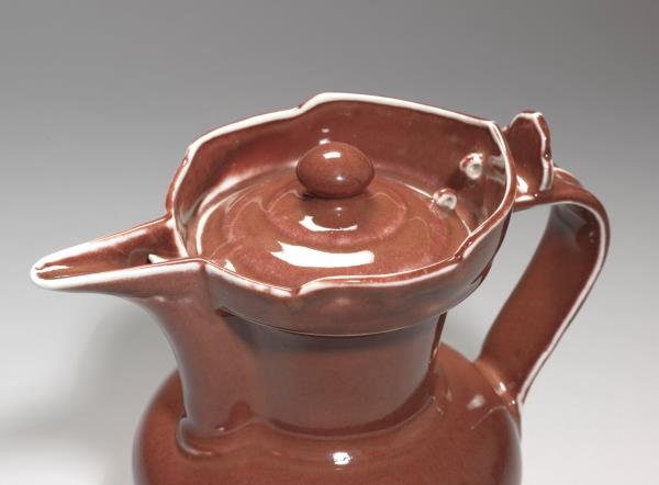 寶石紅釉僧帽壺