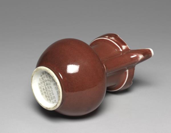 寶石紅釉僧帽壺