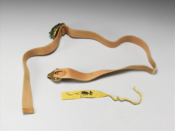 銅鍍金嵌翠玉碧璽帶扣腰帶