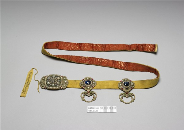 鑲珠石花卉帶頭腰帶