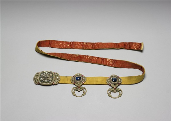 鑲珠石花卉帶頭腰帶