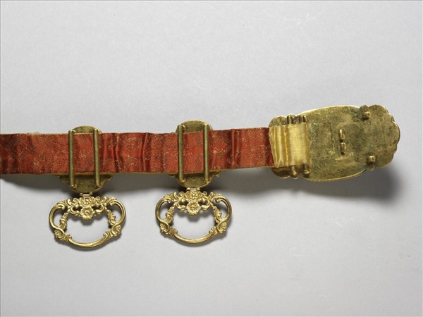 鑲珠石花卉帶頭腰帶