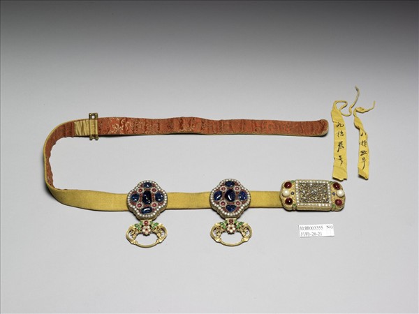 鑲珠石花卉帶頭腰帶