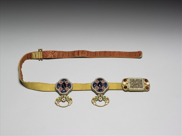 鑲珠石花卉帶頭腰帶