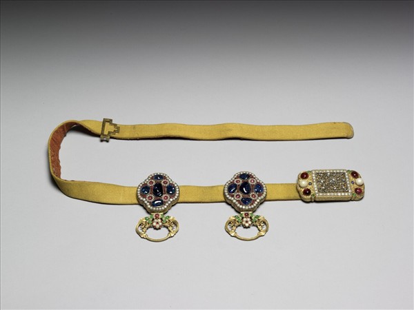 鑲珠石花卉帶頭腰帶