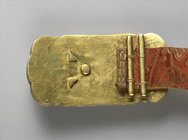 鑲珠石花卉帶頭腰帶