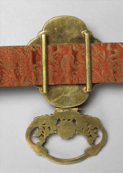 鑲珠石花卉帶頭腰帶