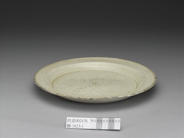 定窯 白瓷劃花牡丹紋盤