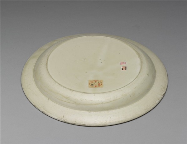 定窯 白瓷劃花牡丹紋盤