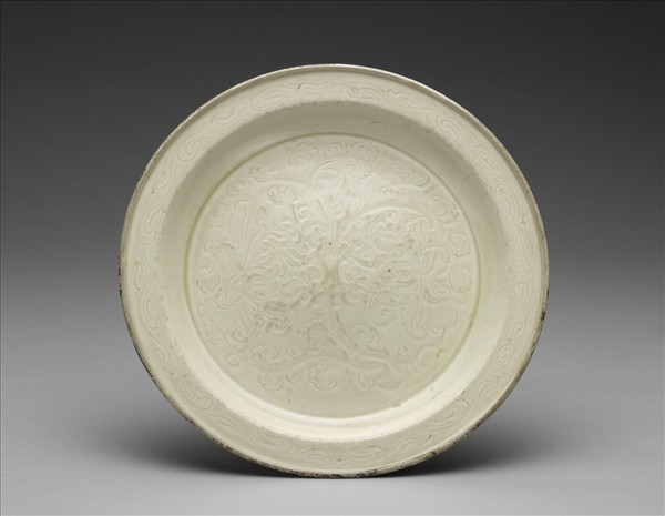 定窯 白瓷劃花牡丹紋盤