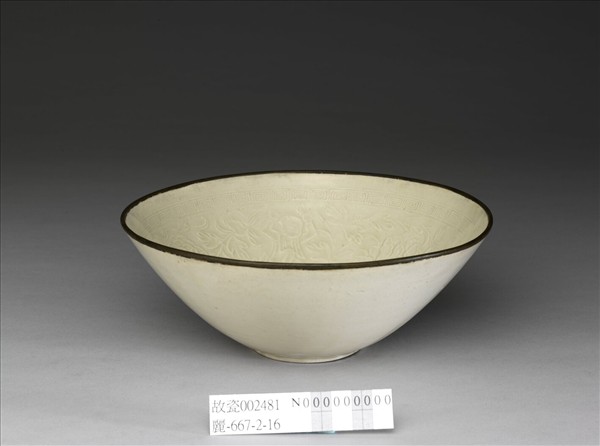 定窯 白瓷印花牡丹嬰戲紋碗