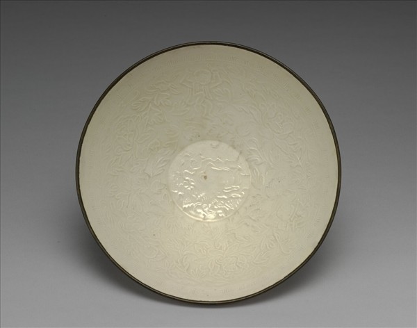 定窯 白瓷印花牡丹嬰戲紋碗