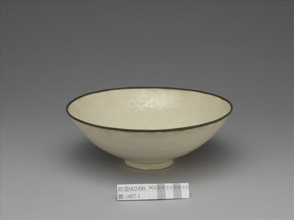 吉州窯 白瓷印花花卉紋碗