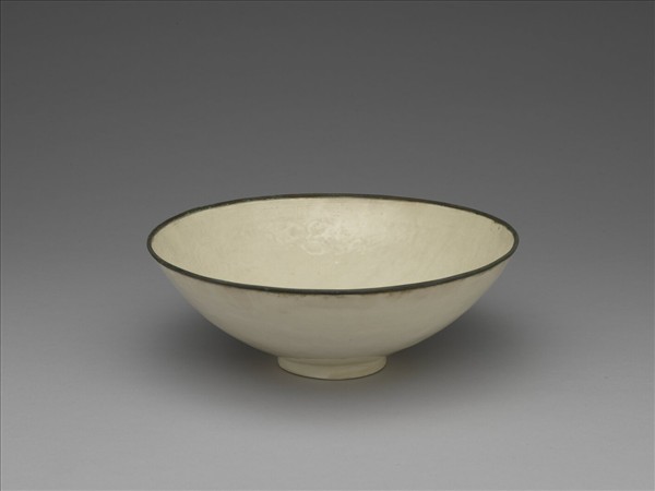 吉州窯 白瓷印花花卉紋碗