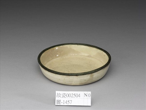 白瓷劃花芙蓉紋洗