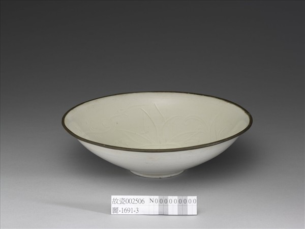 定窯 白瓷劃花蓮花紋碗