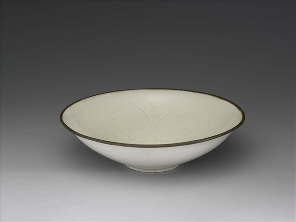 定窯 白瓷劃花蓮花紋碗