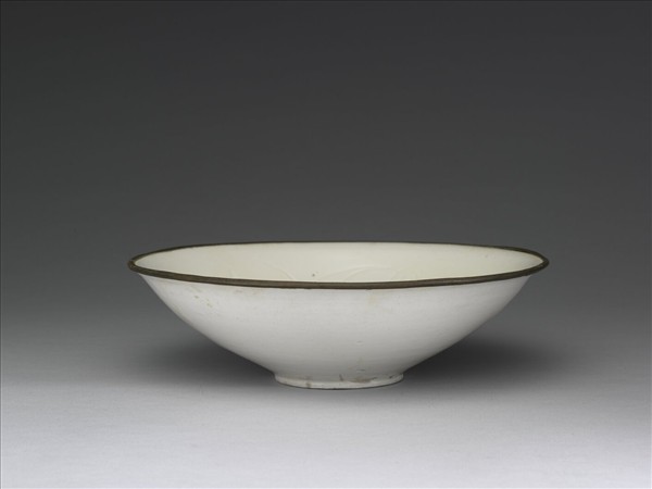 定窯 白瓷劃花蓮花紋碗