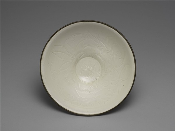 定窯 白瓷劃花蓮花紋碗