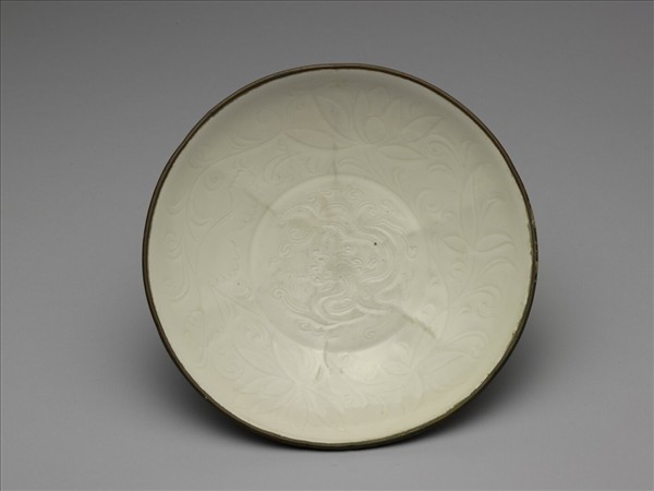 定窯 白瓷劃花蓮花龍紋盤