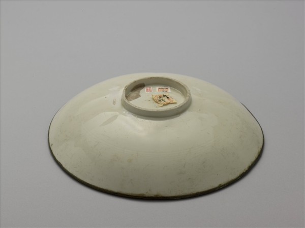 定窯 白瓷劃花蓮花龍紋盤